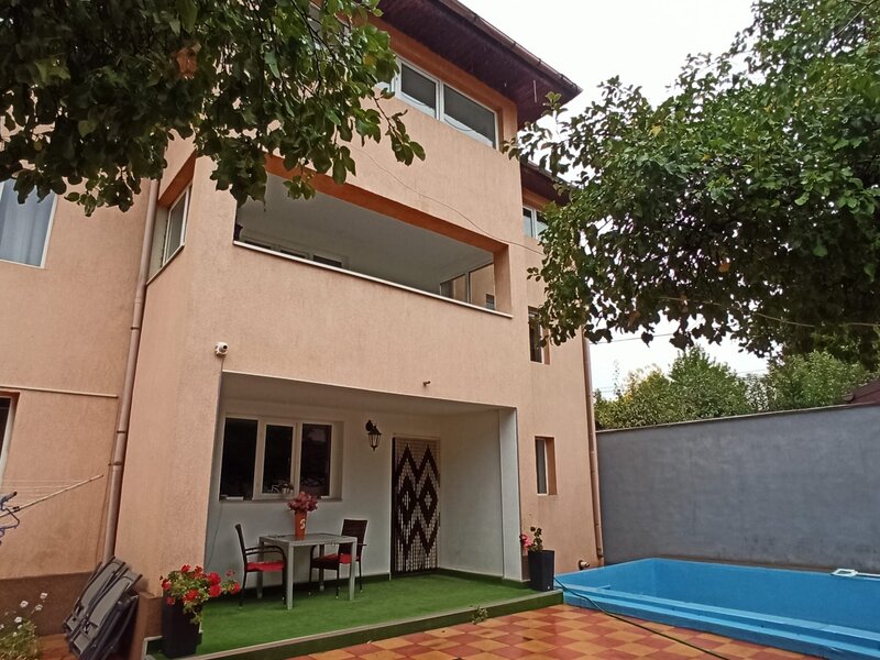 Dristor, vila-restaurant de lux, super solara, cu lift, piscina si crama