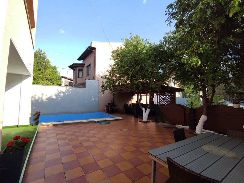 Dristor, vila-restaurant de lux, super solara, cu lift, piscina si crama