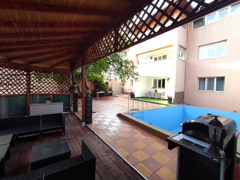 Dristor, vila-restaurant de lux, super solara, cu lift, piscina si crama
